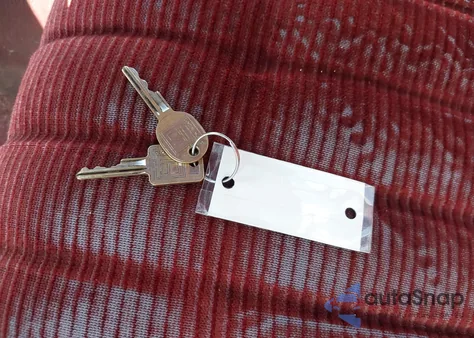 1990 Chevrolet Gmt-400 C1500 from USA, damaged, VIN 1GCDC14K3LZ128579